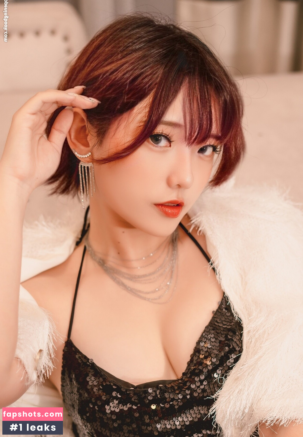 Messie Huang gallery photo #53