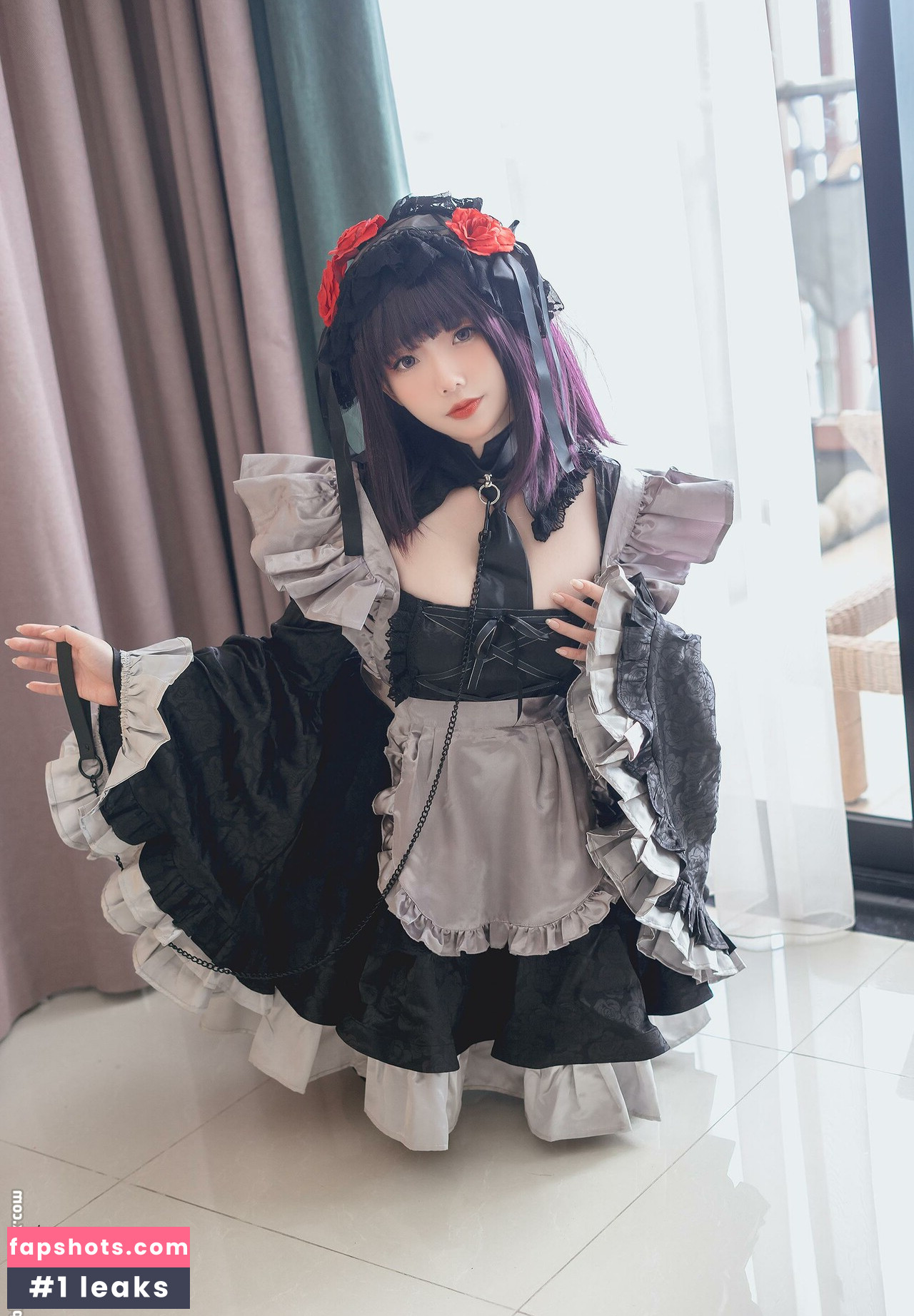 Messie Huang gallery photo #7