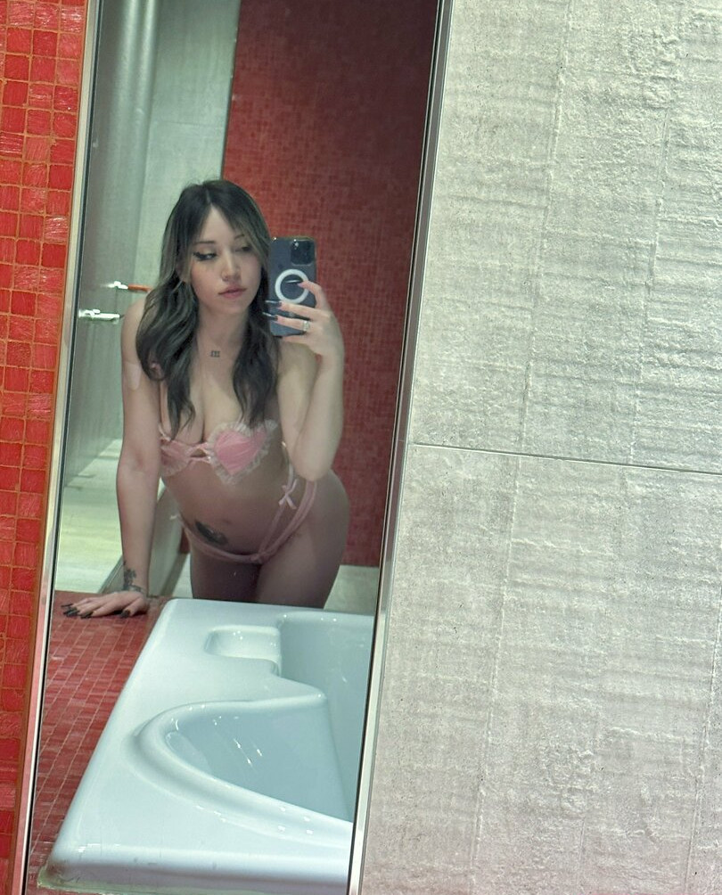 mewslut gallery photo #245