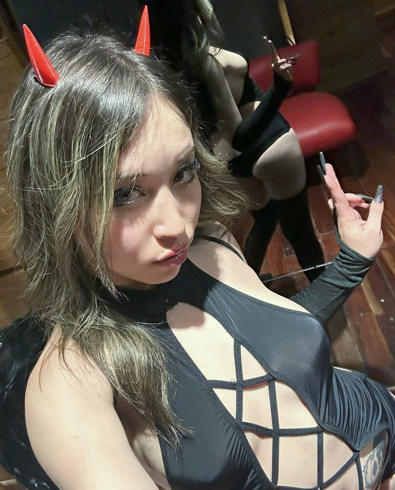 mewslut gallery photo #263