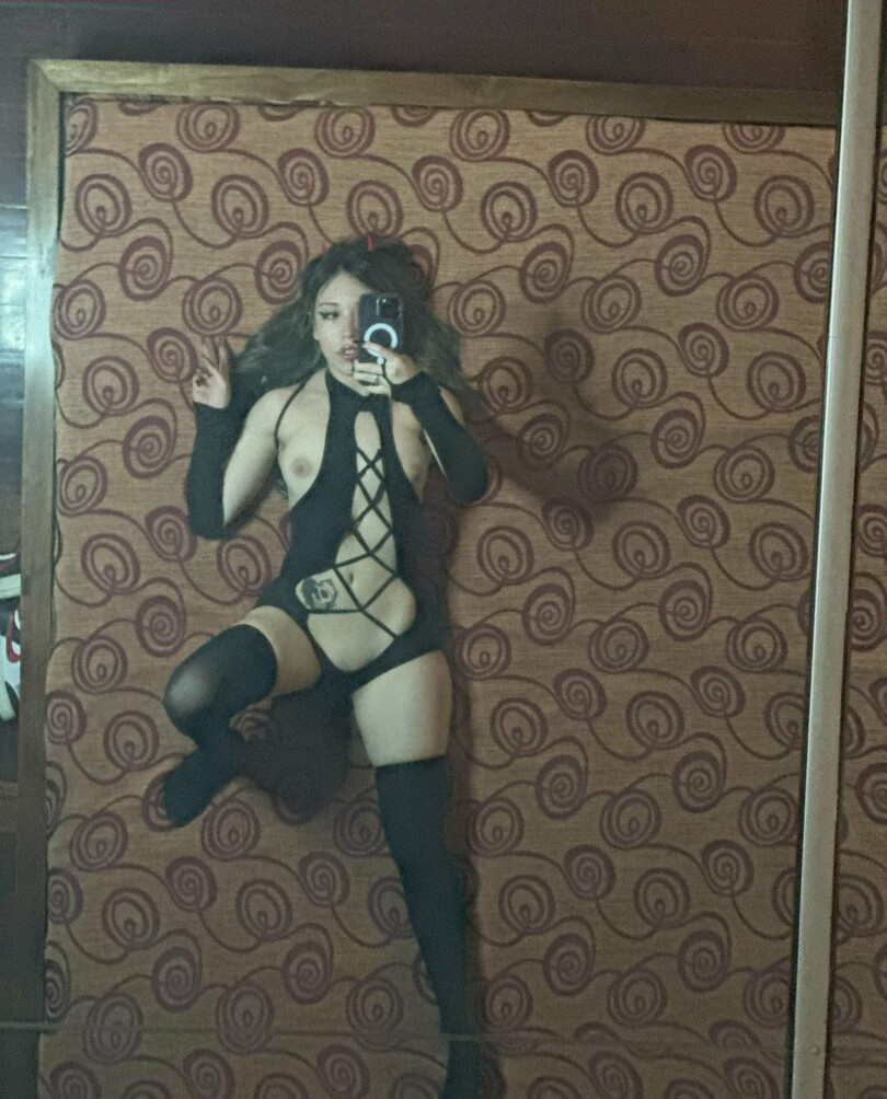 mewslut gallery photo #267