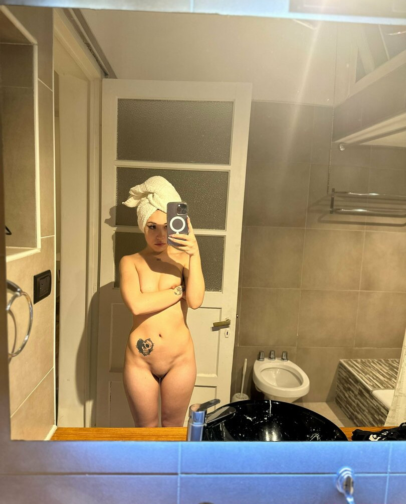 mewslut gallery photo #298