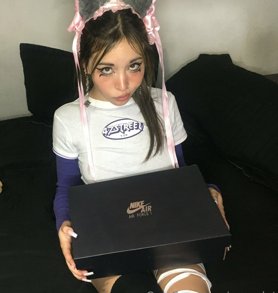 mewslut gallery photo #339