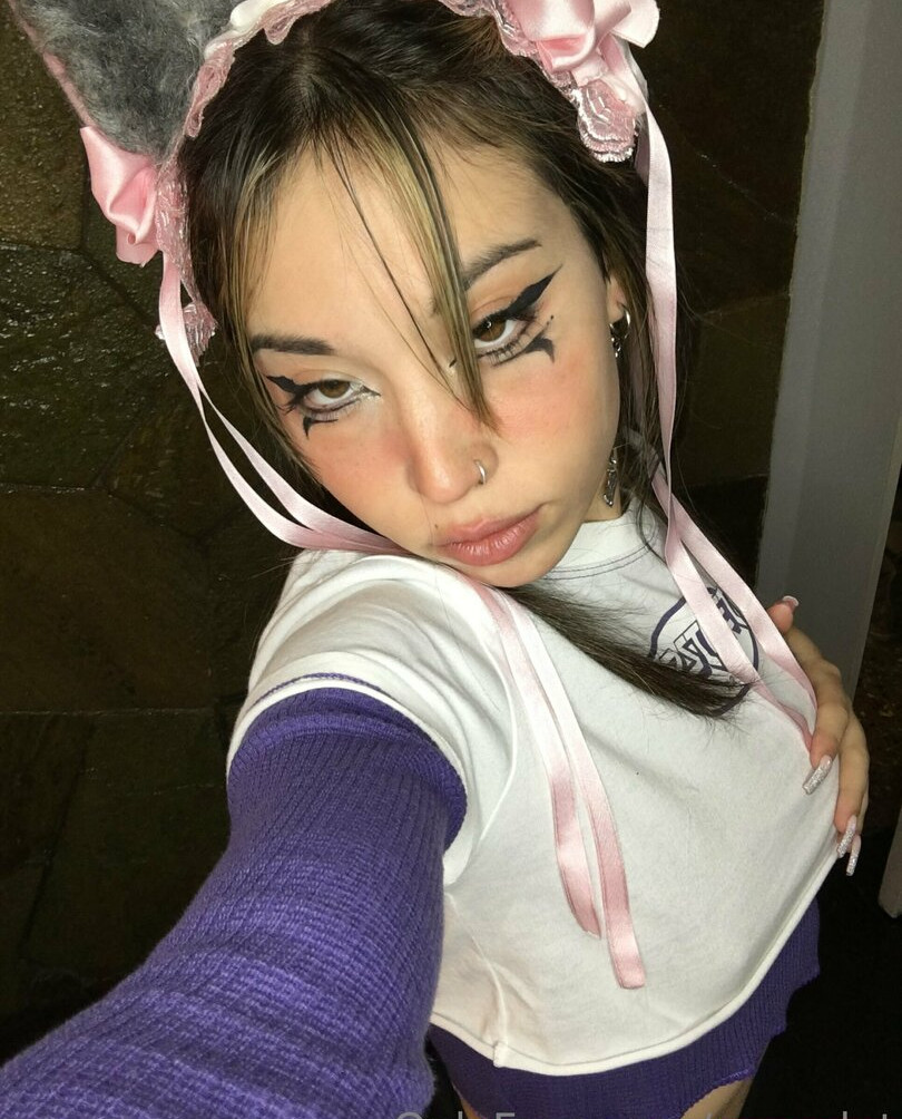 mewslut gallery photo #347