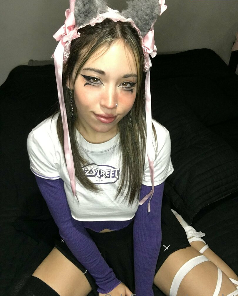 mewslut gallery photo #349