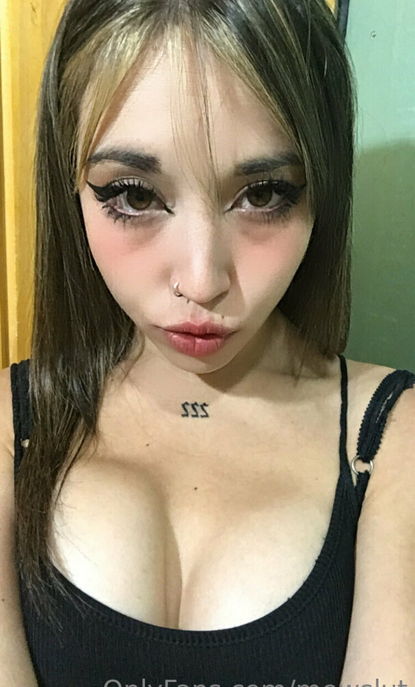 mewslut gallery photo #384