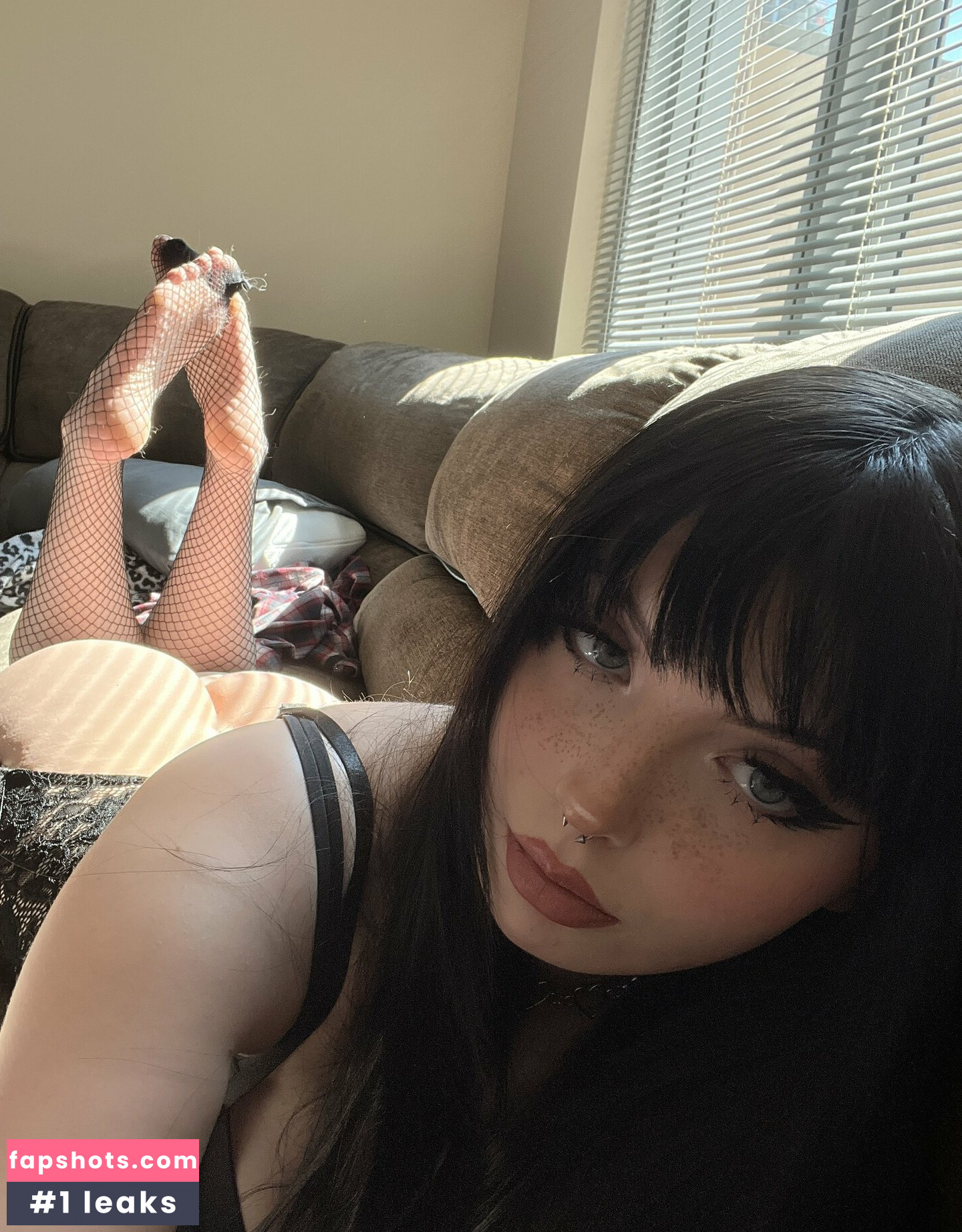 Mewstic nude babe gallery