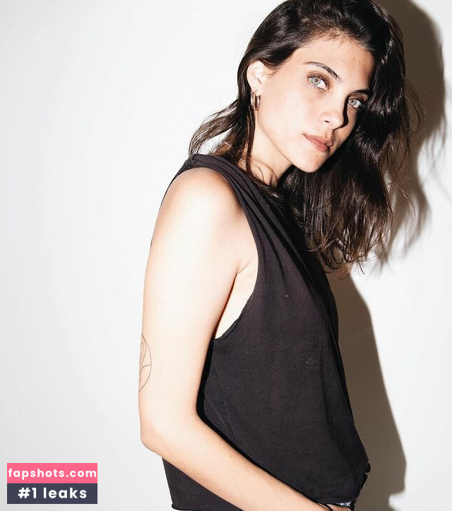 Meyran Menkes gallery photo #7