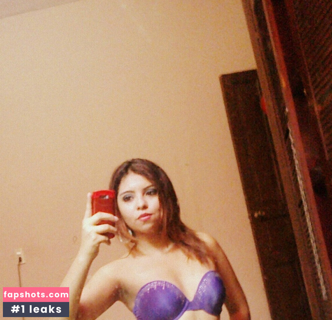 Mia Basañes gallery photo #6