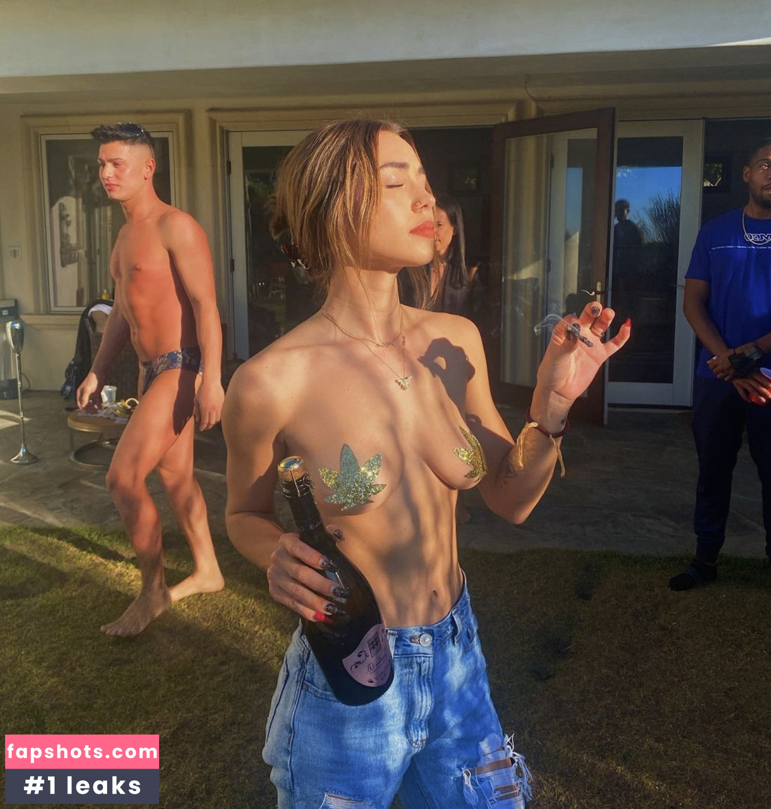 Mia Beyer gallery photo #27