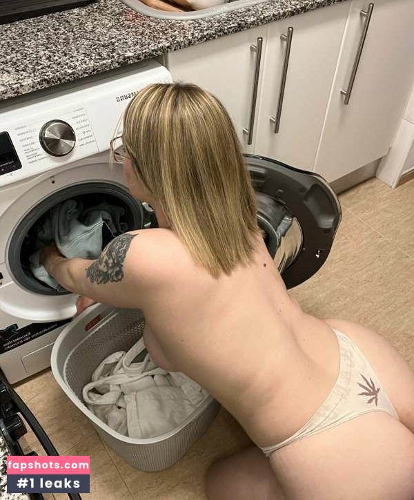 Mia Cruz gallery photo #12