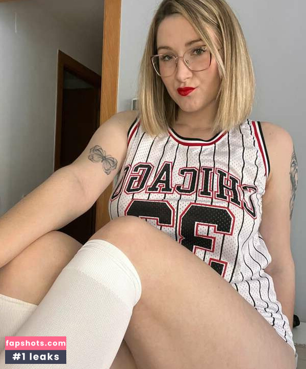 Mia Cruz gallery photo #10