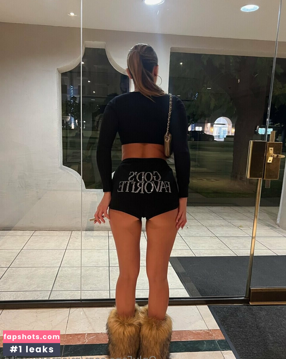 Mia Gibbs gallery photo #6