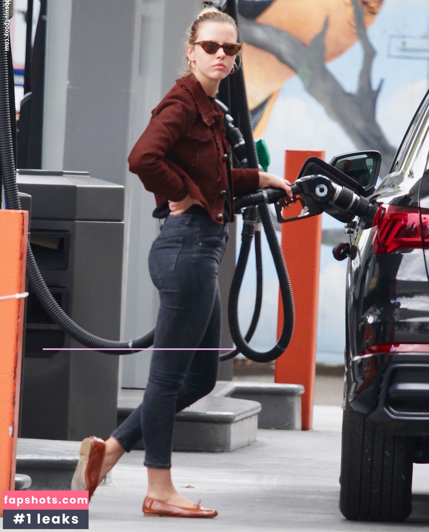 Mia Goth gallery photo #238