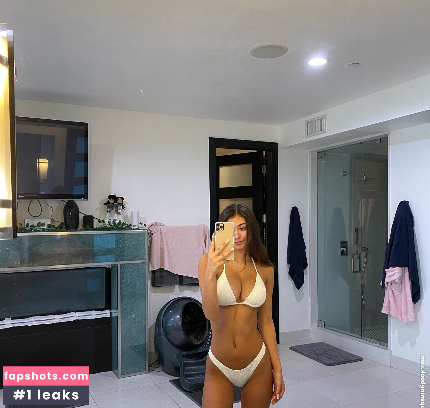 Mia Hayward gallery photo #15