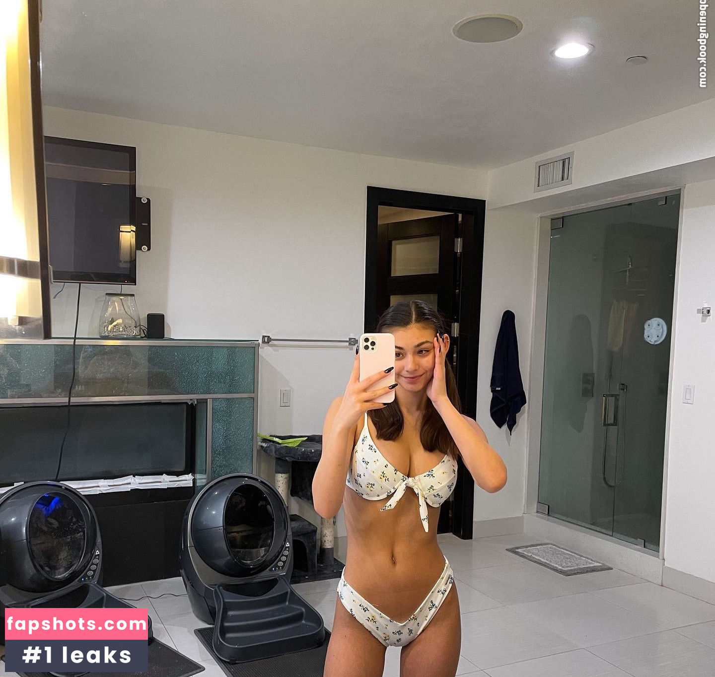 Mia Hayward gallery photo #8