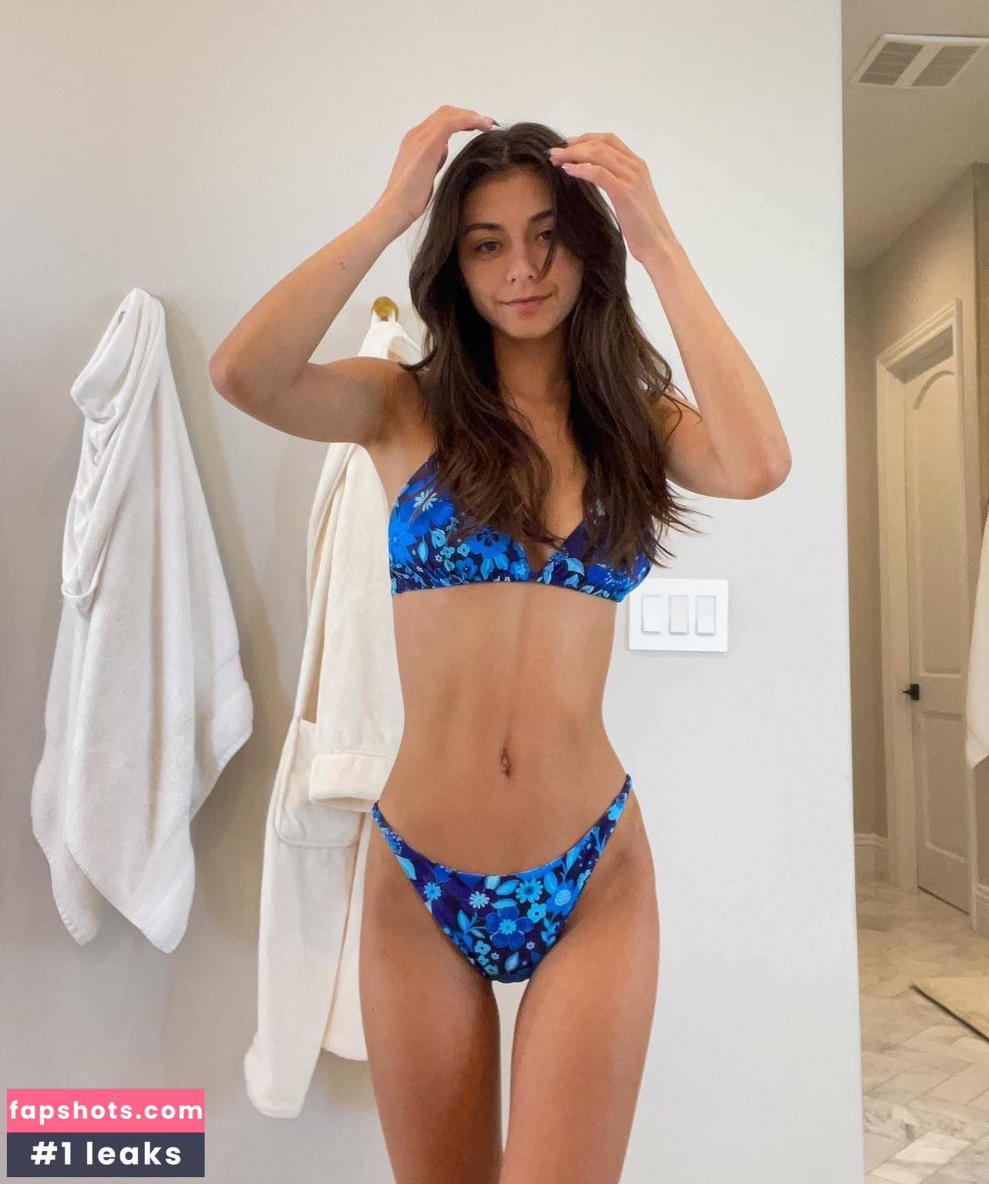 Mia Hayward gallery photo #10