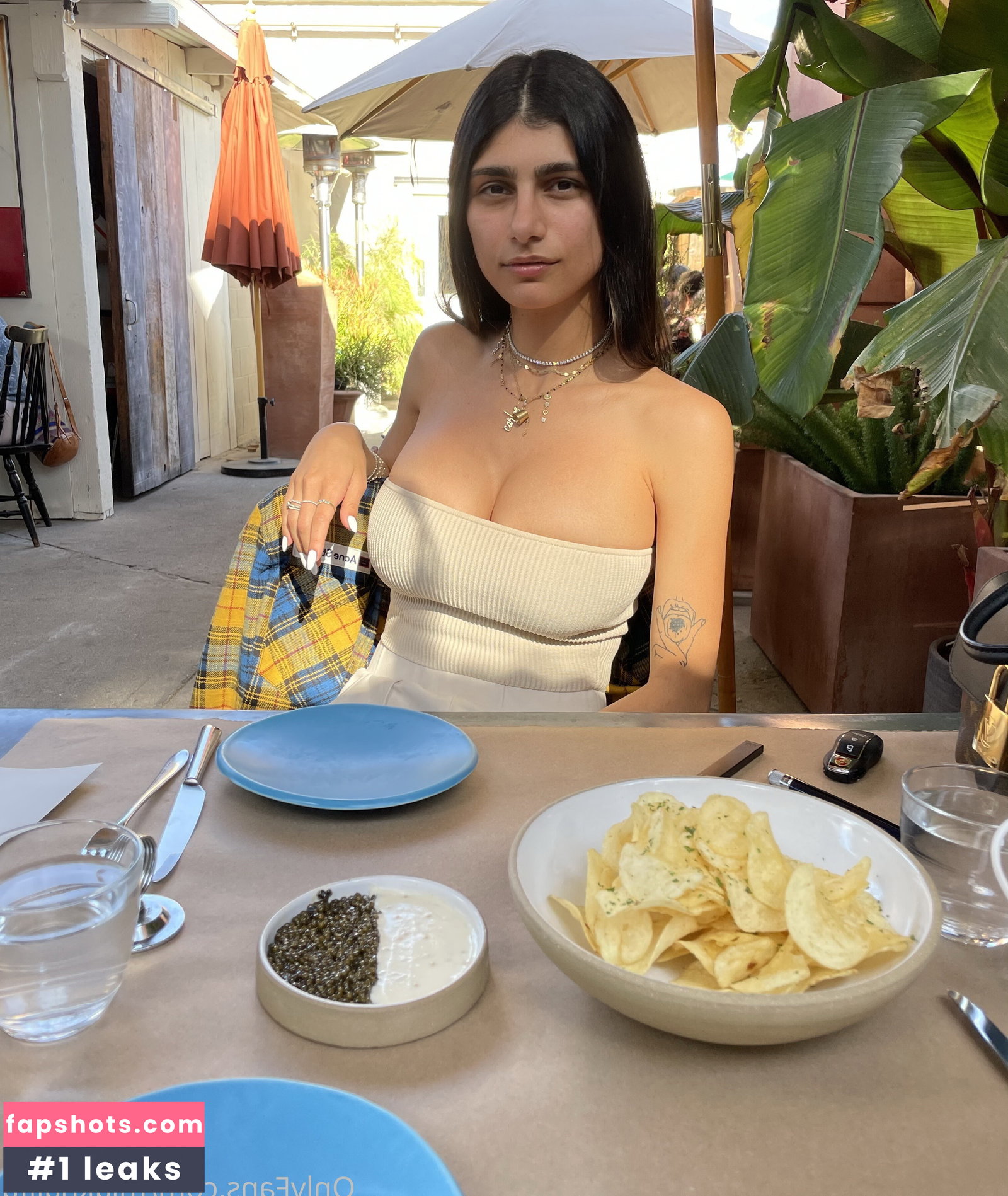 Mia Khalifa gallery photo #430