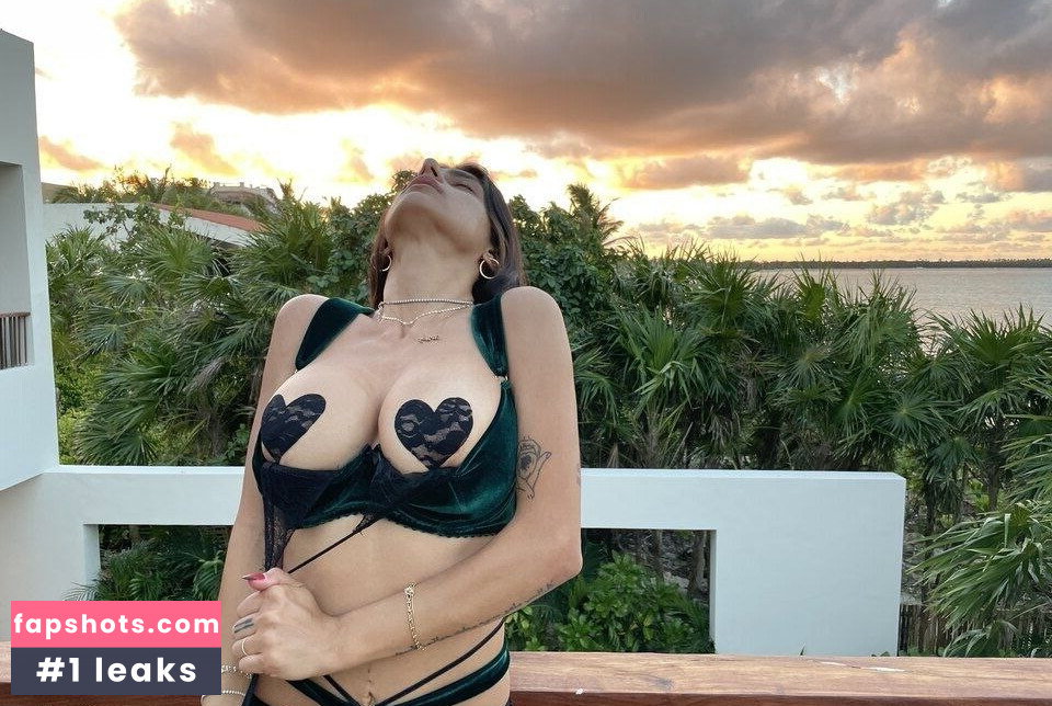 Mia Khalifa gallery photo #569