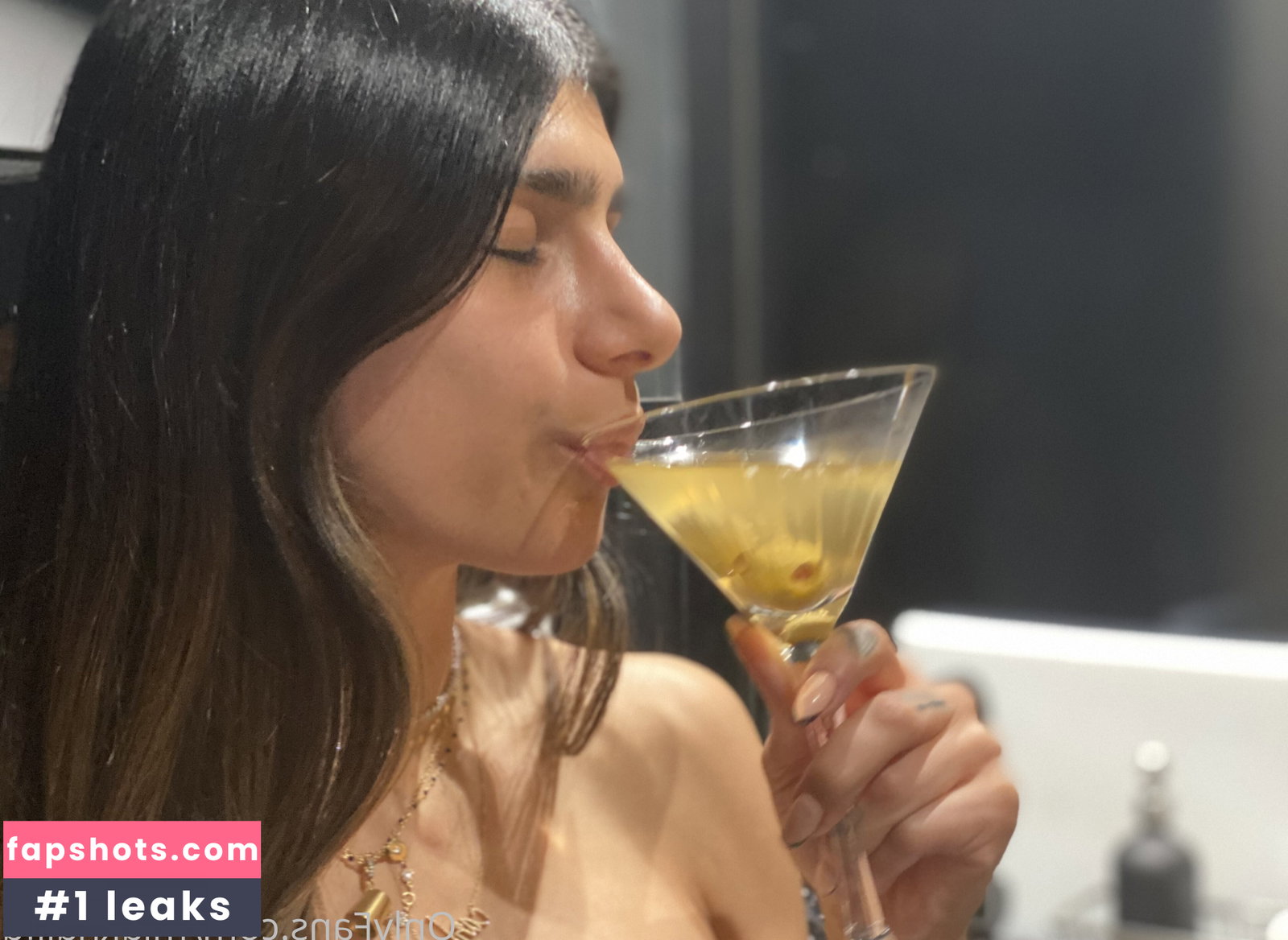 Mia Khalifa gallery photo #1055