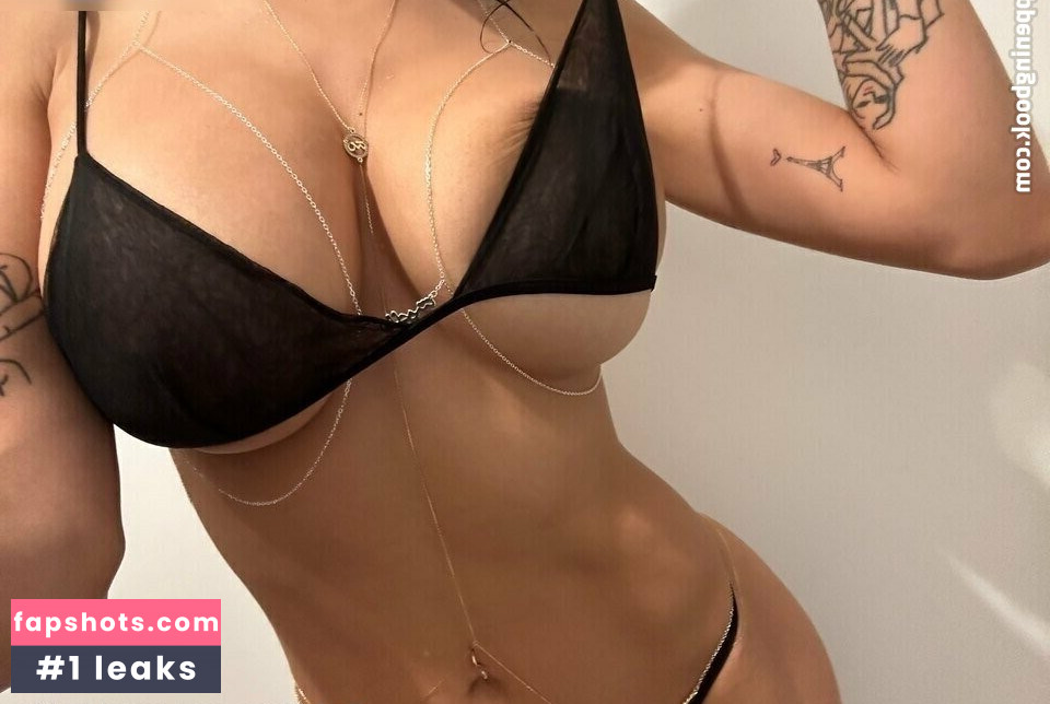 Mia Khalifa gallery photo #562