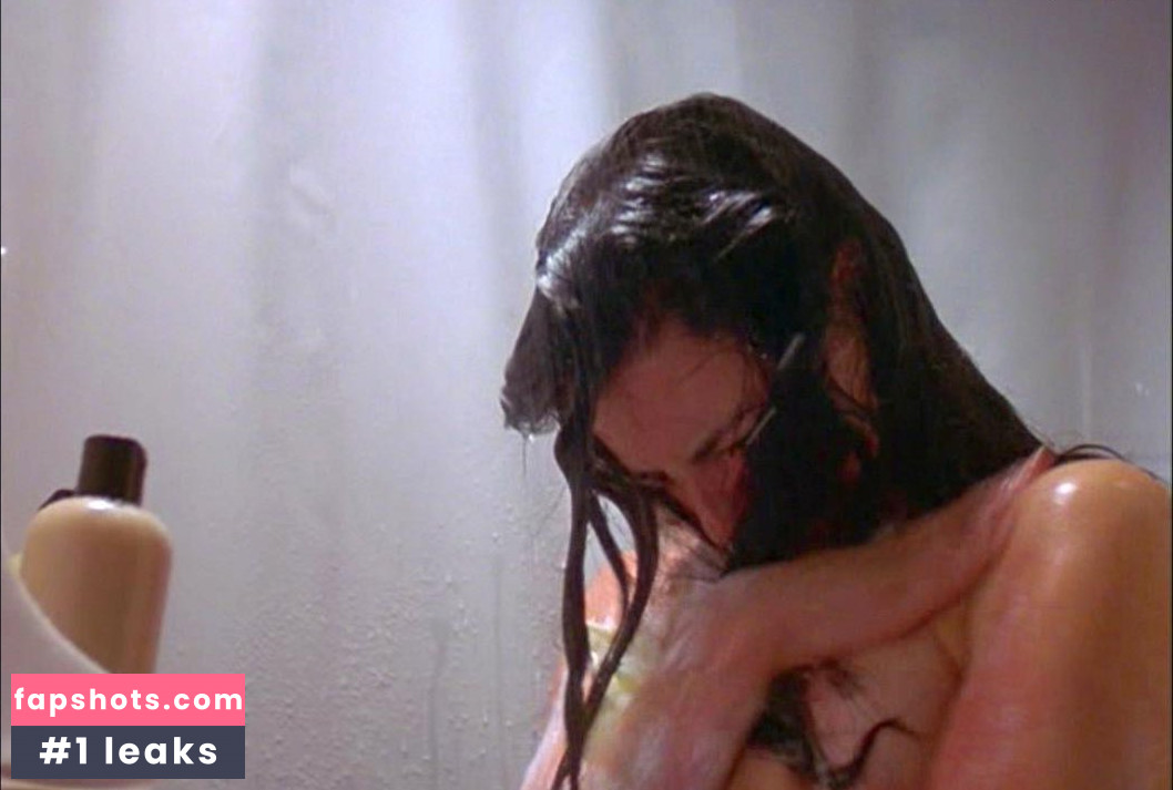 Mia Kirshner gallery photo #32