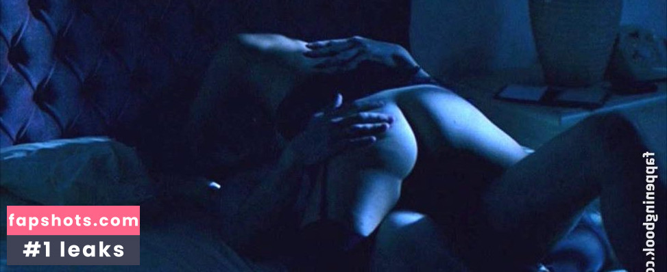 Mia Kirshner gallery photo #56