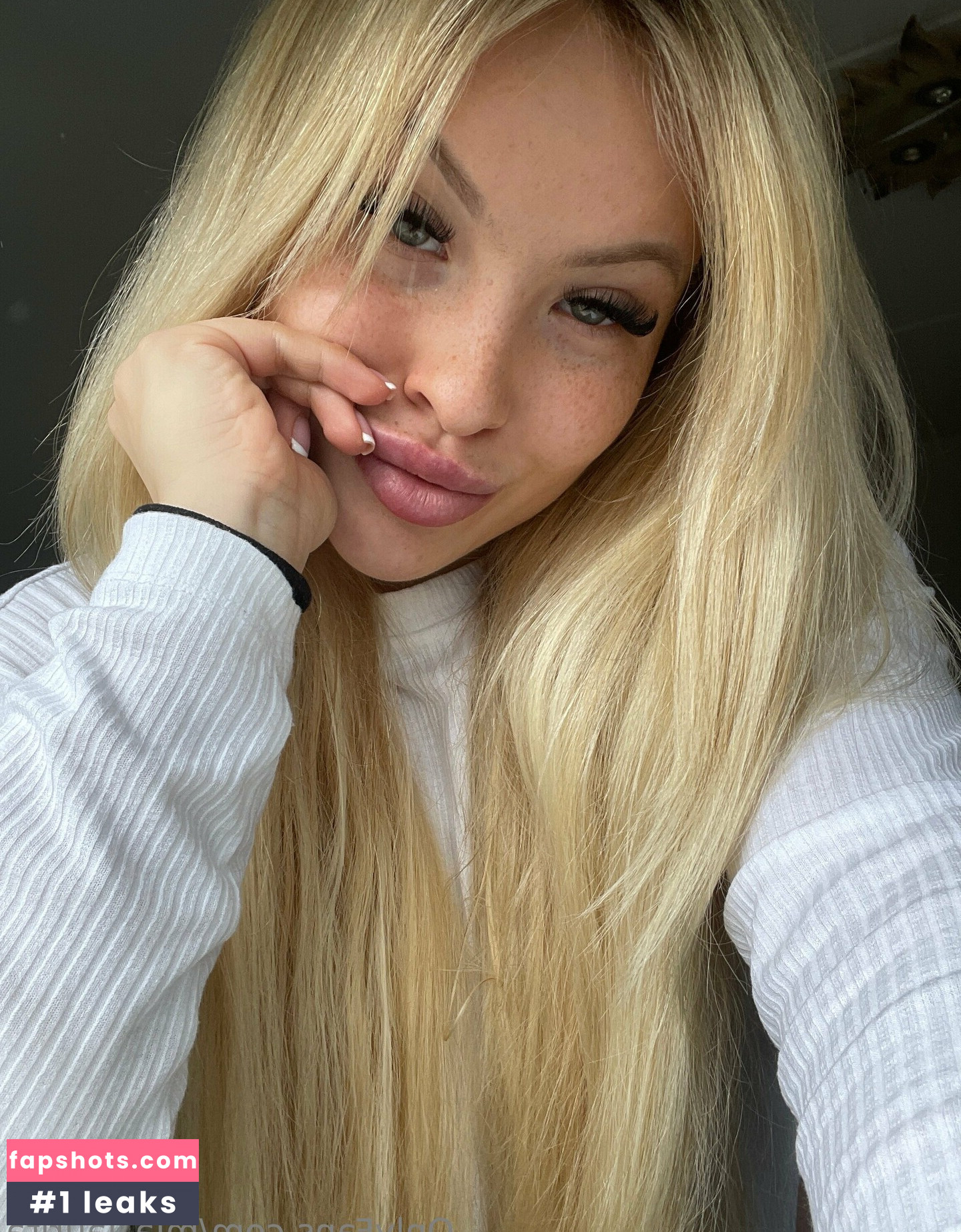 mia_laurita gallery photo #18