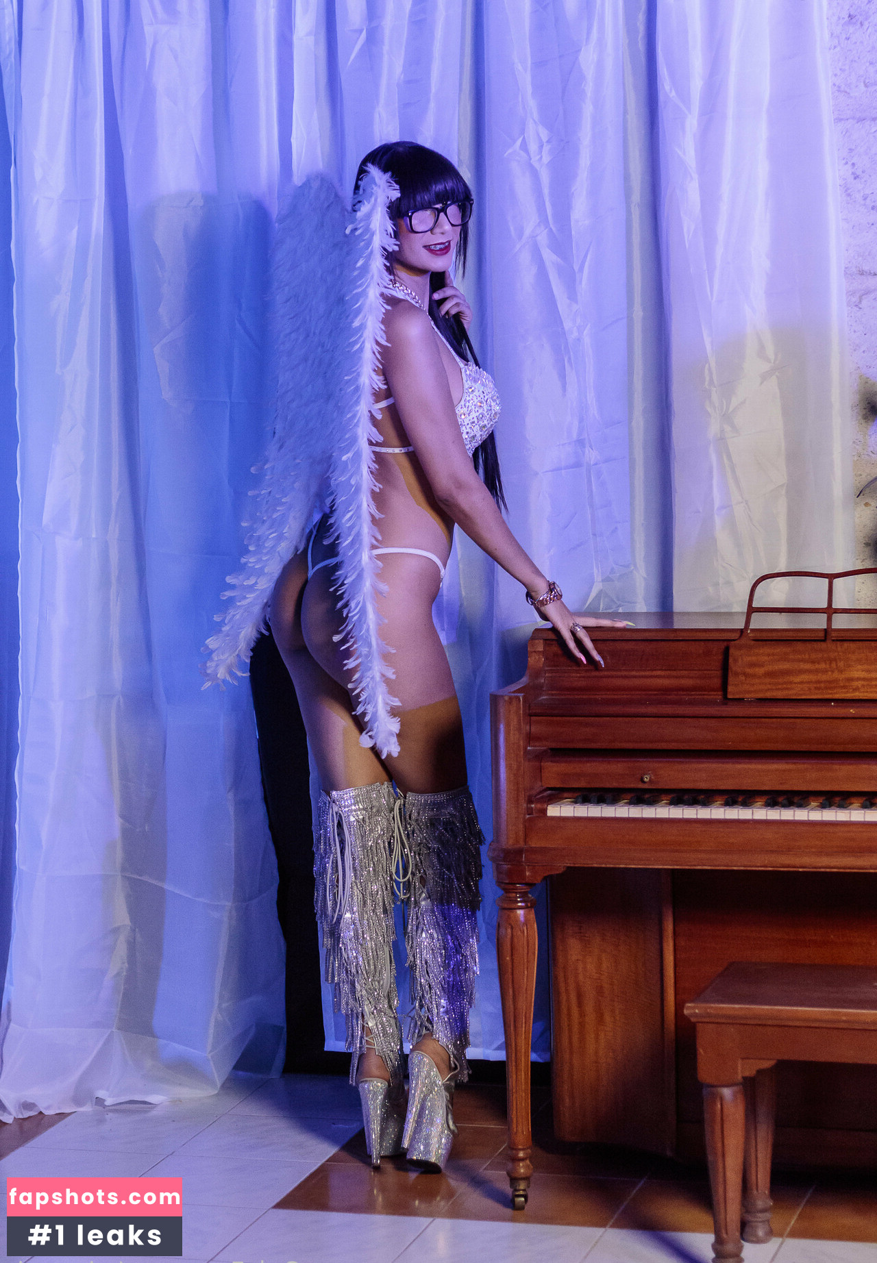 Mia Marin gallery photo #30