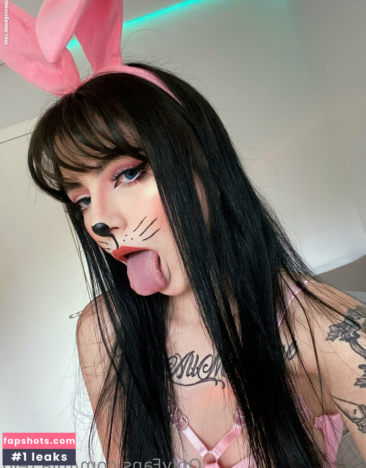 mia.reid gallery photo #23