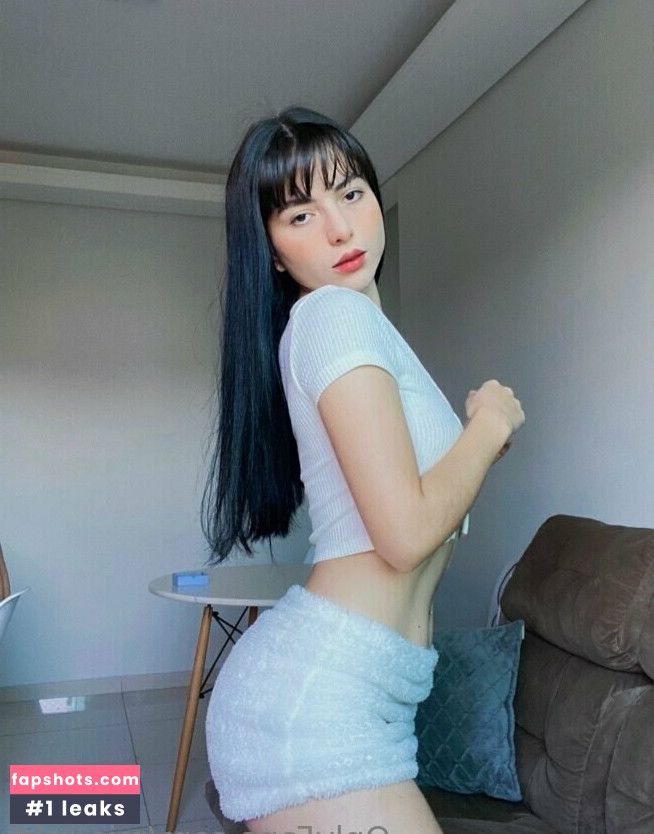 mia.reid gallery photo #25