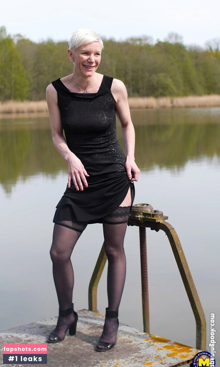 Mia Wallace gallery photo #3