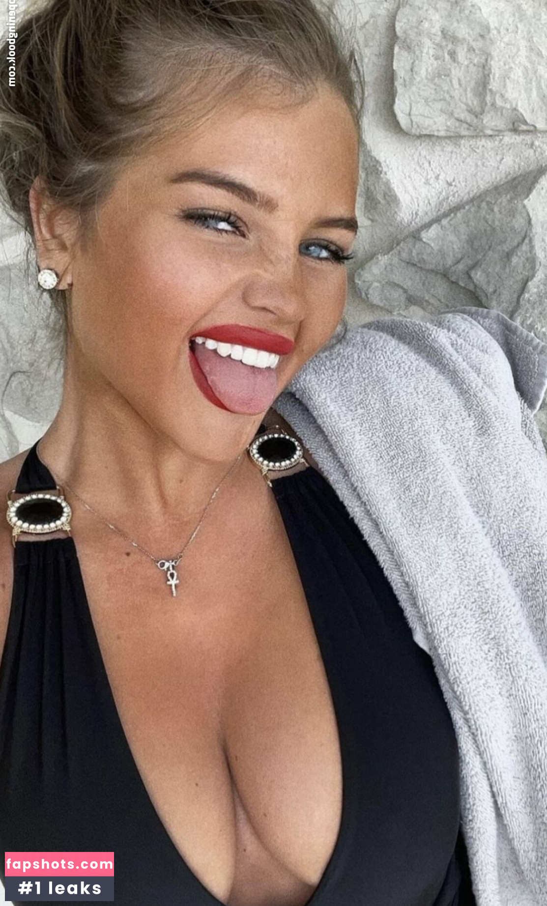 Mia Woodhall gallery photo #67