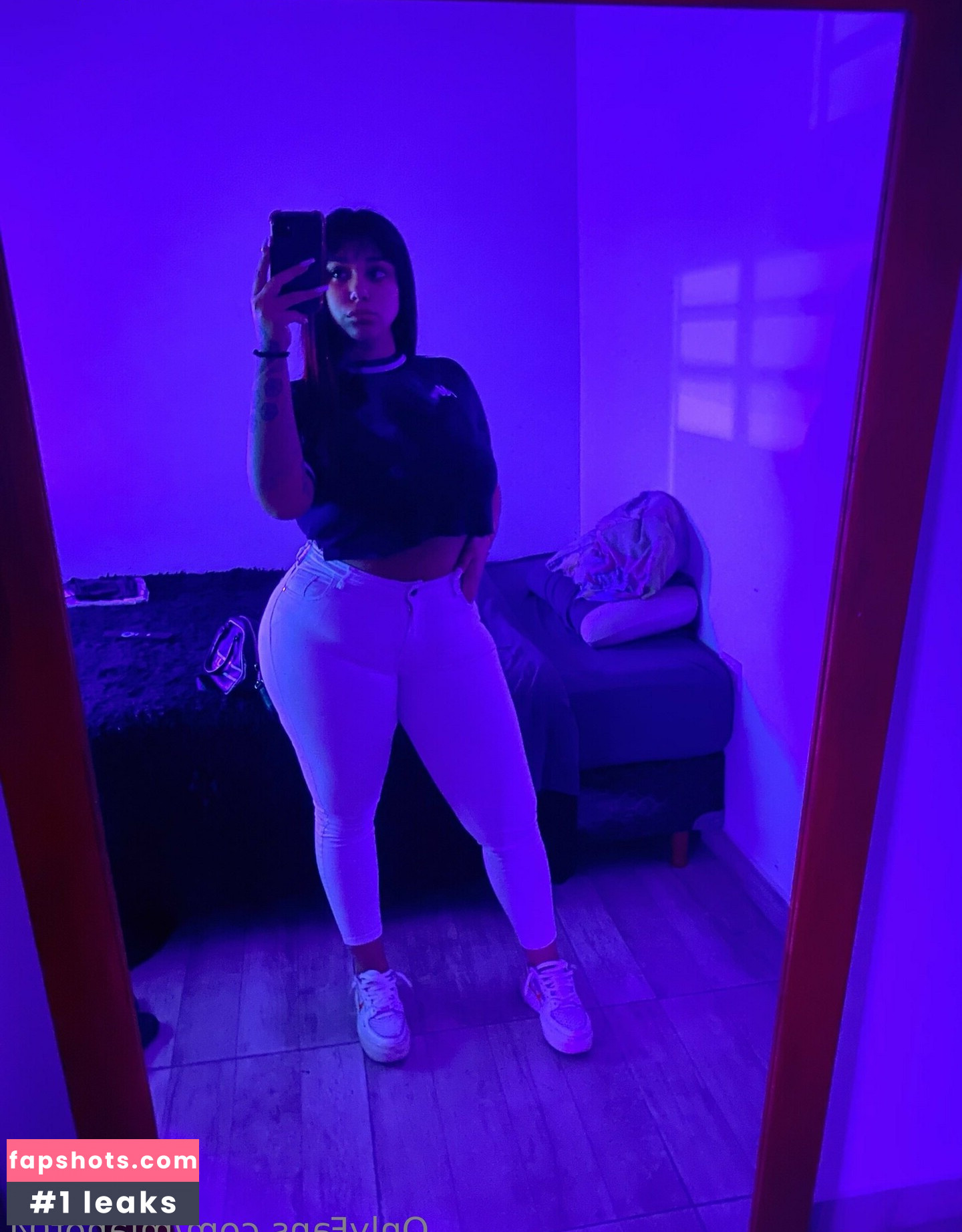 miahot04 gallery photo #3