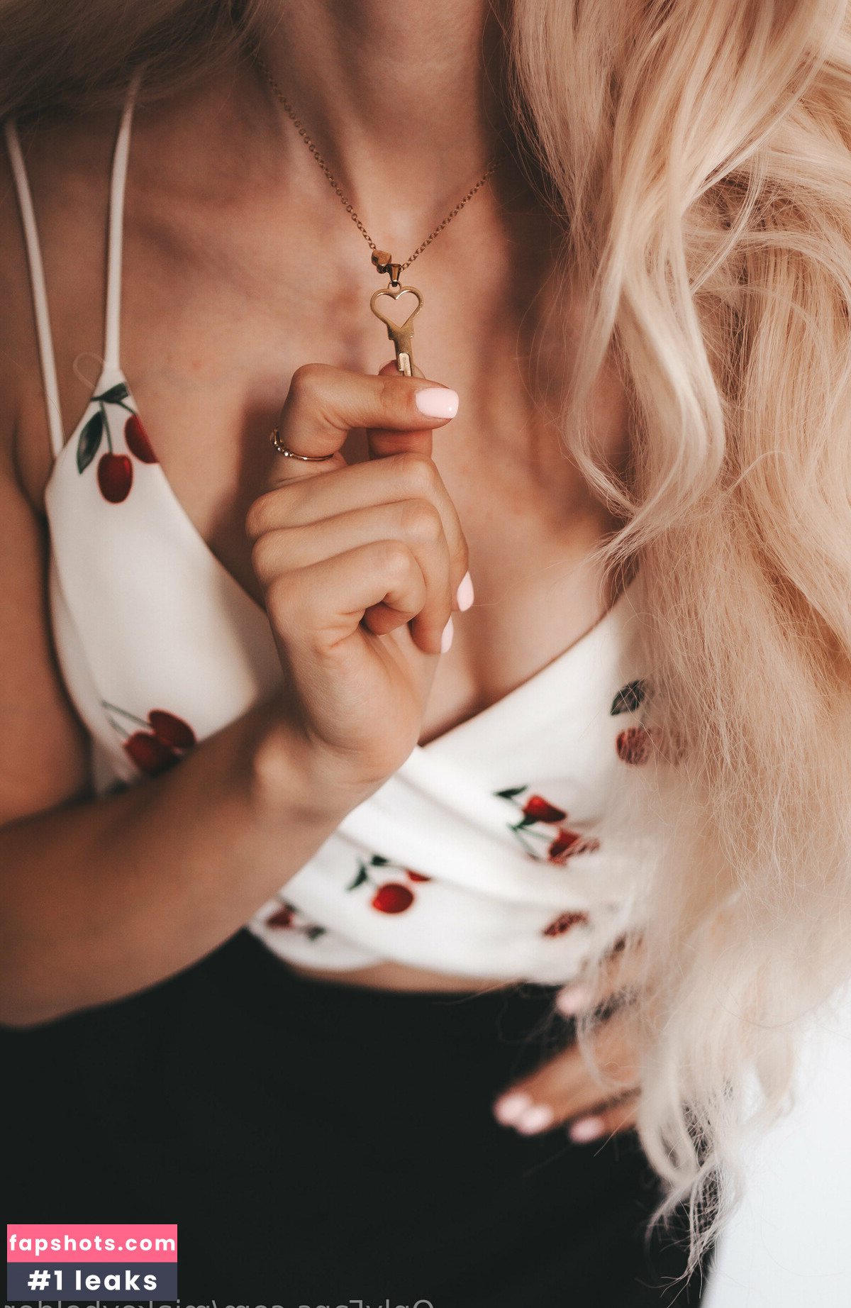 miakeyholder gallery photo #16