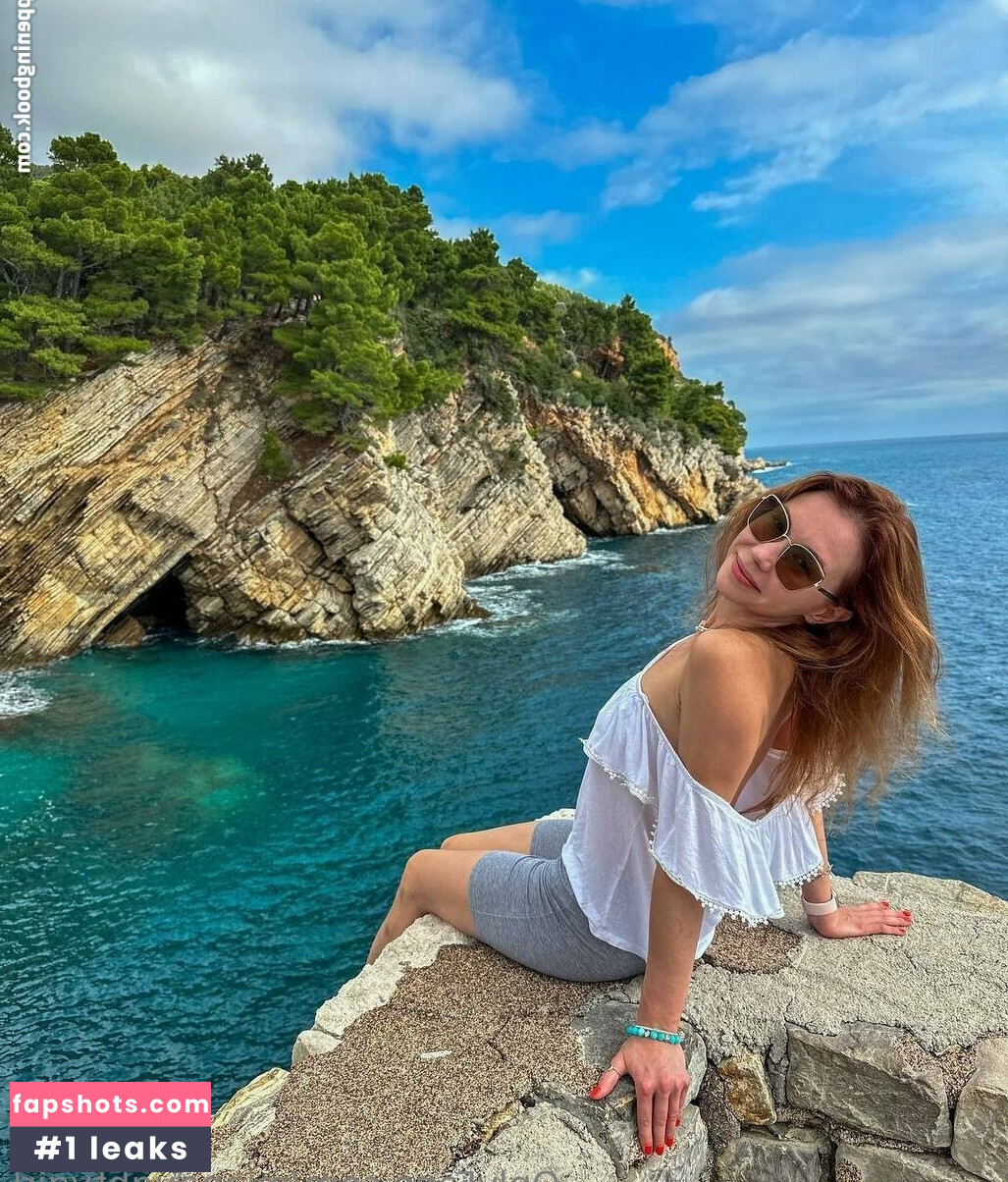 mianaughtygirl Nude Leaks OnlyFans Photos #25 - LeakJerk