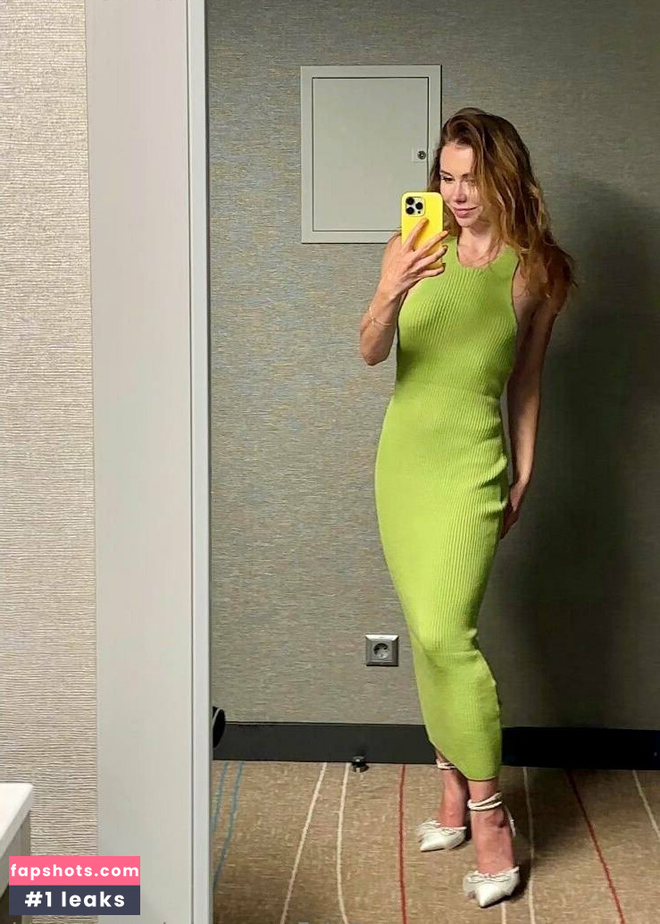 mianaughtygirl Nude Leaks OnlyFans Photos #32 - LeakJerk