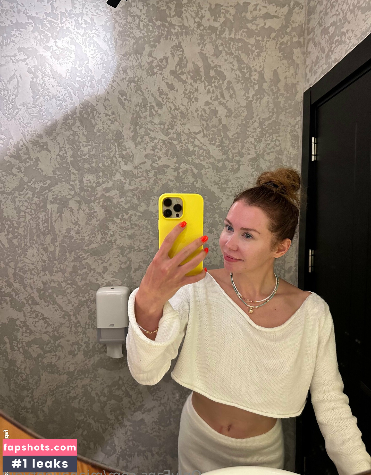 mianaughtygirl Nude Leaks OnlyFans Photos #8 - LeakJerk