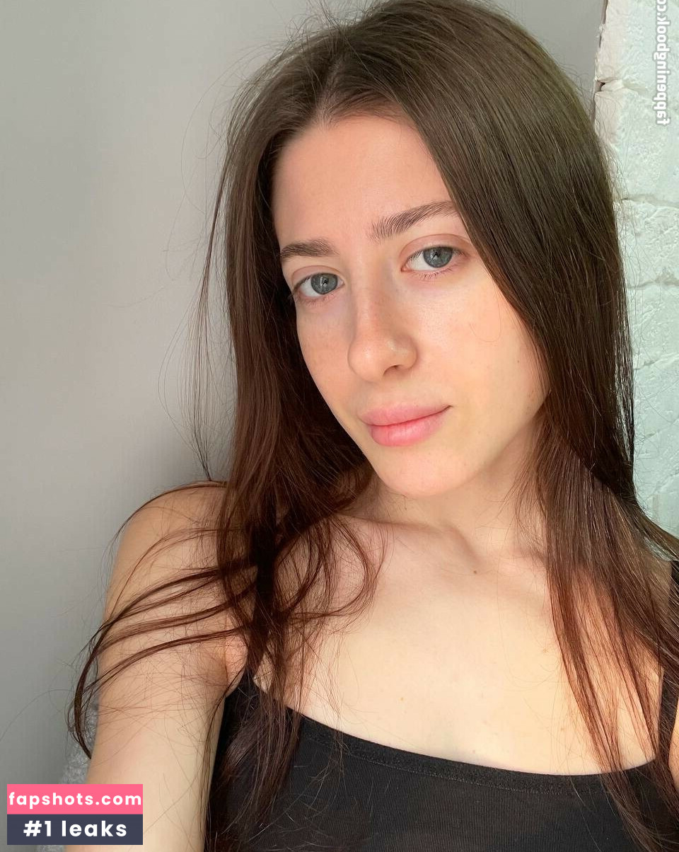 miareeed nude babe gallery