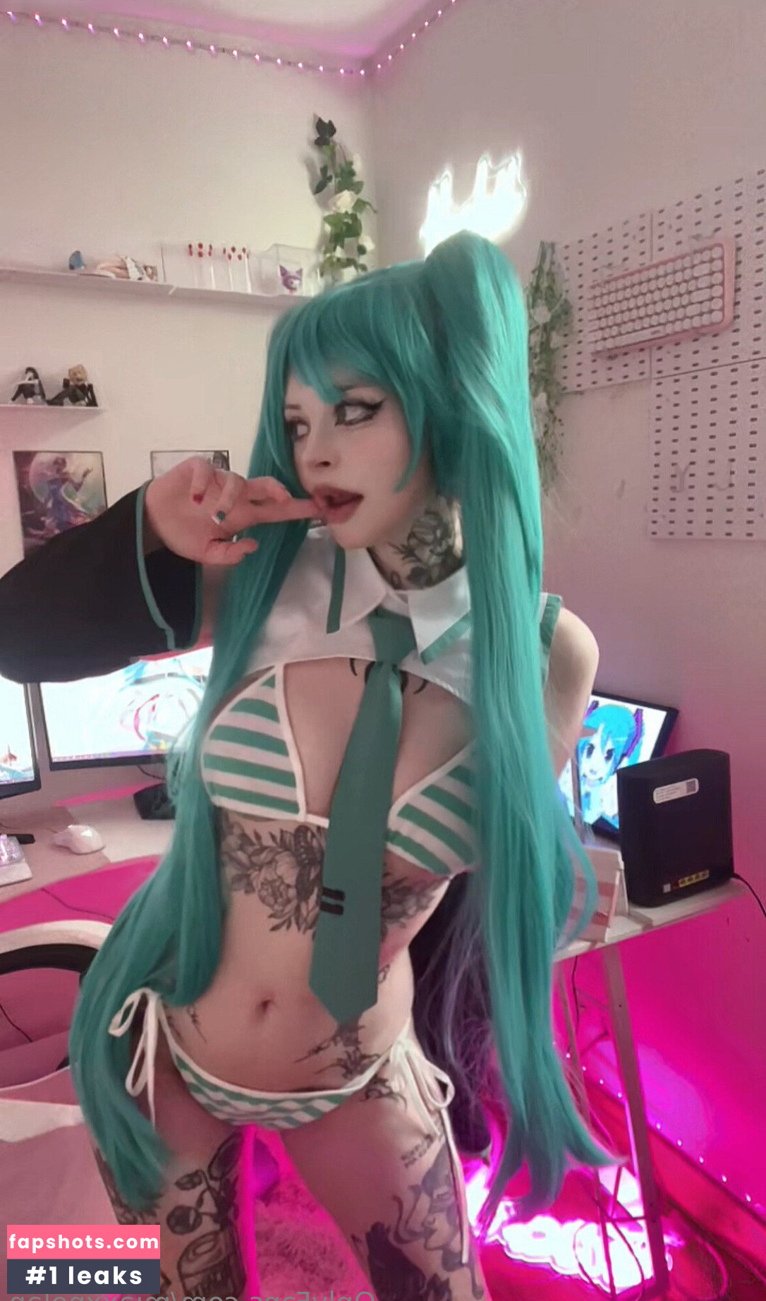 miaxxnolan nude babe gallery