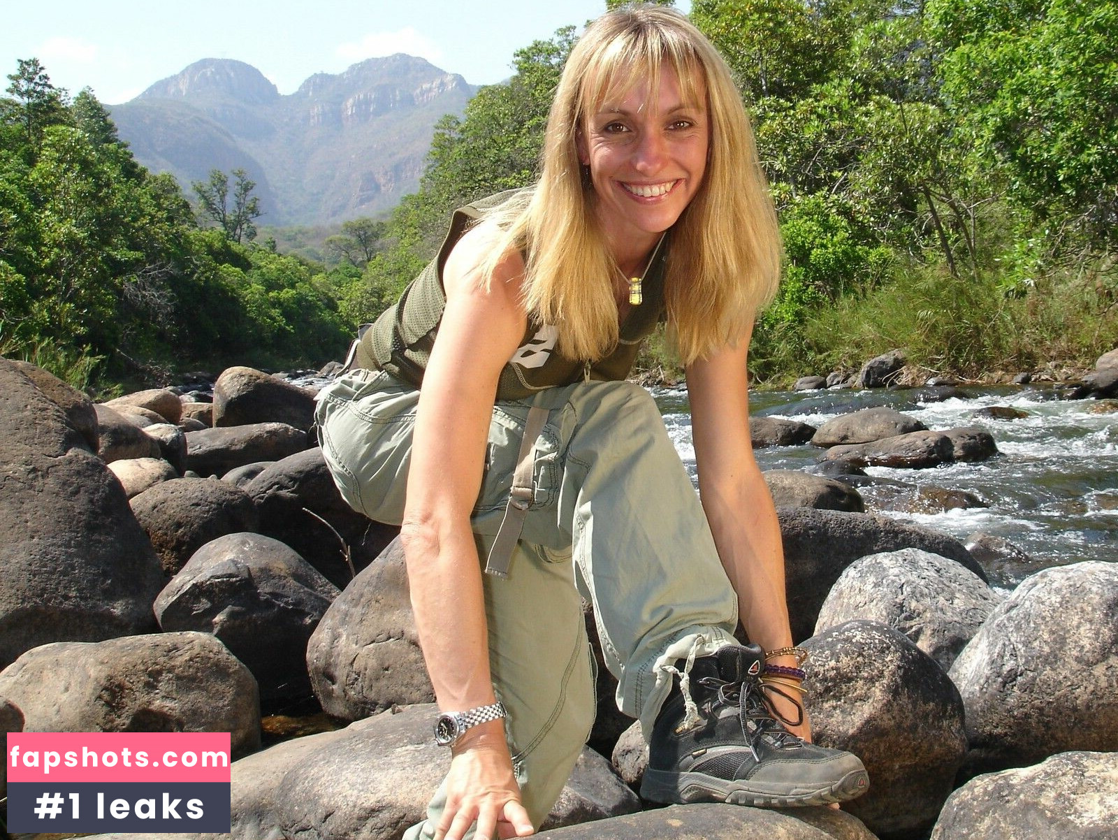 Michaela Strachan Swimming gallery photo #15
