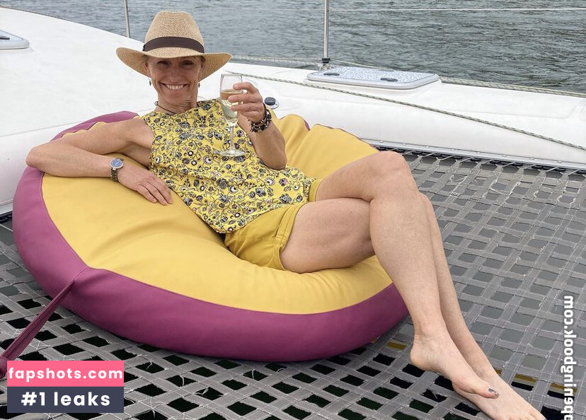 Michaela Strachan Swimming gallery photo #16