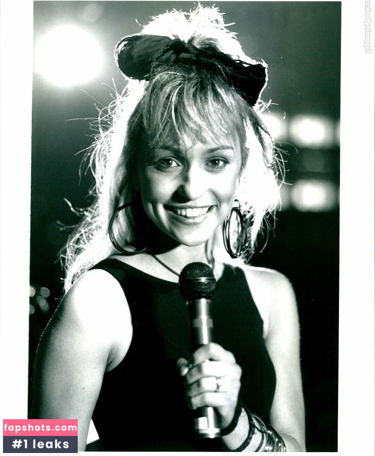 Michaela Strachan Swimming gallery photo #20