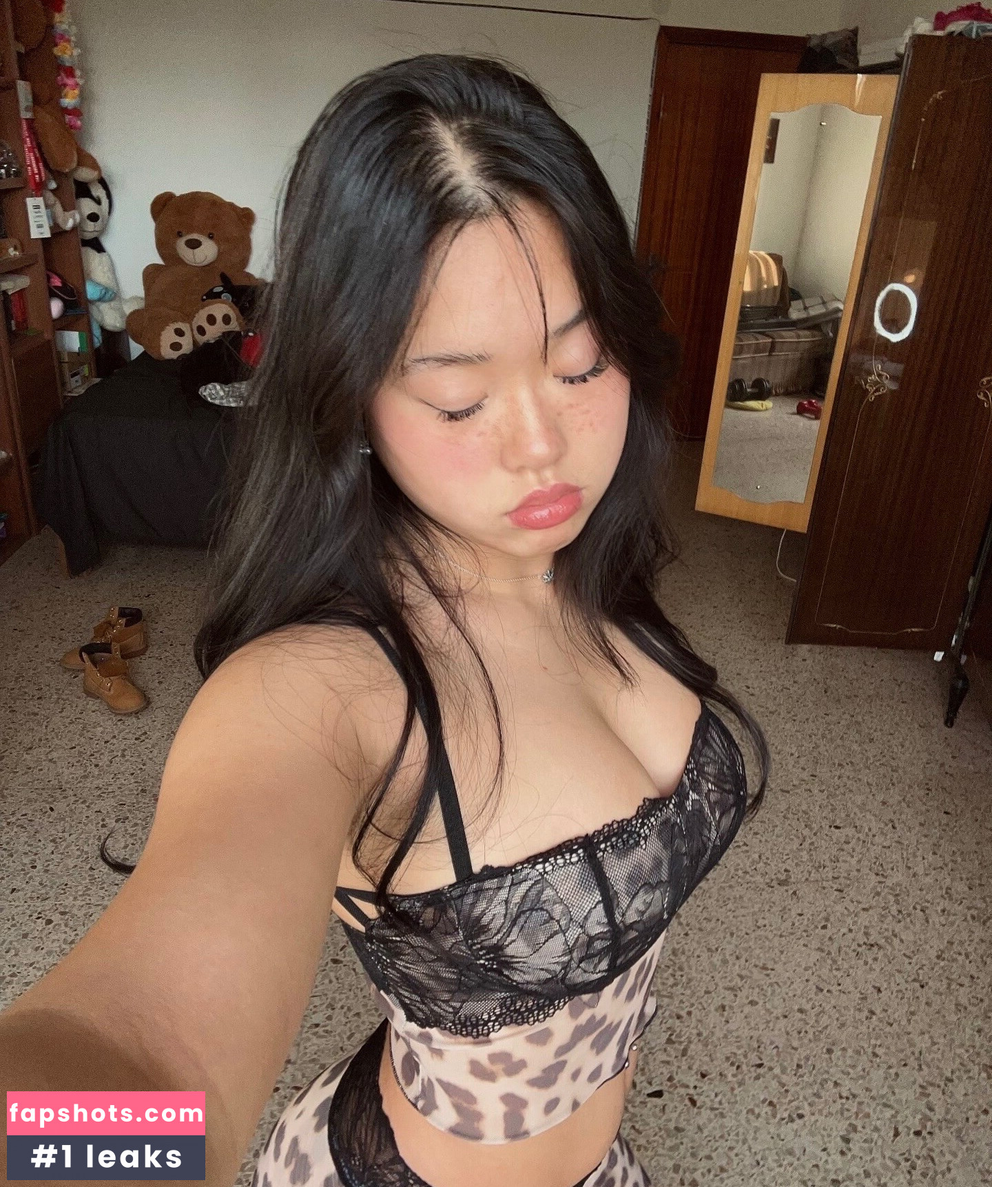 Michela Han gallery photo #14