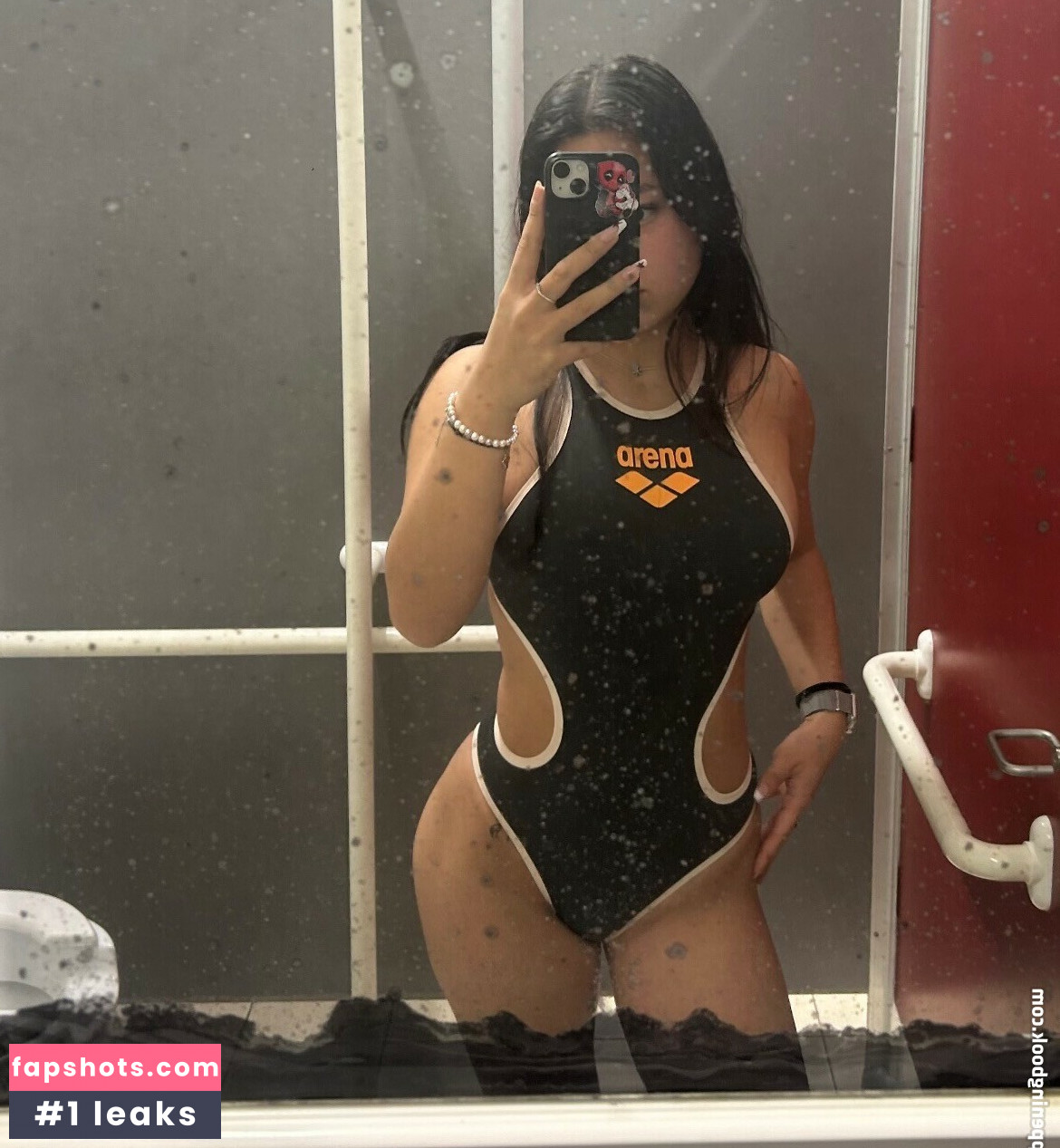 Michela Han nude babe gallery