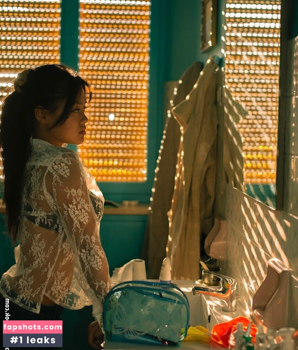 Michela Han gallery photo #9