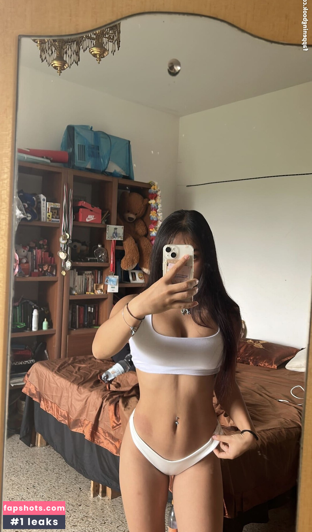 Michela Han gallery photo #10