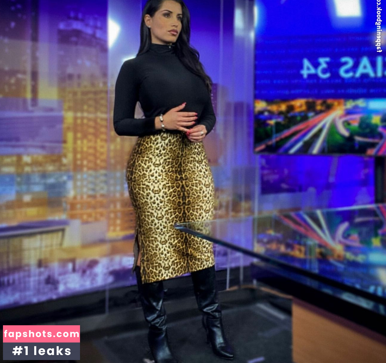 Michelle Benitez nude babe gallery