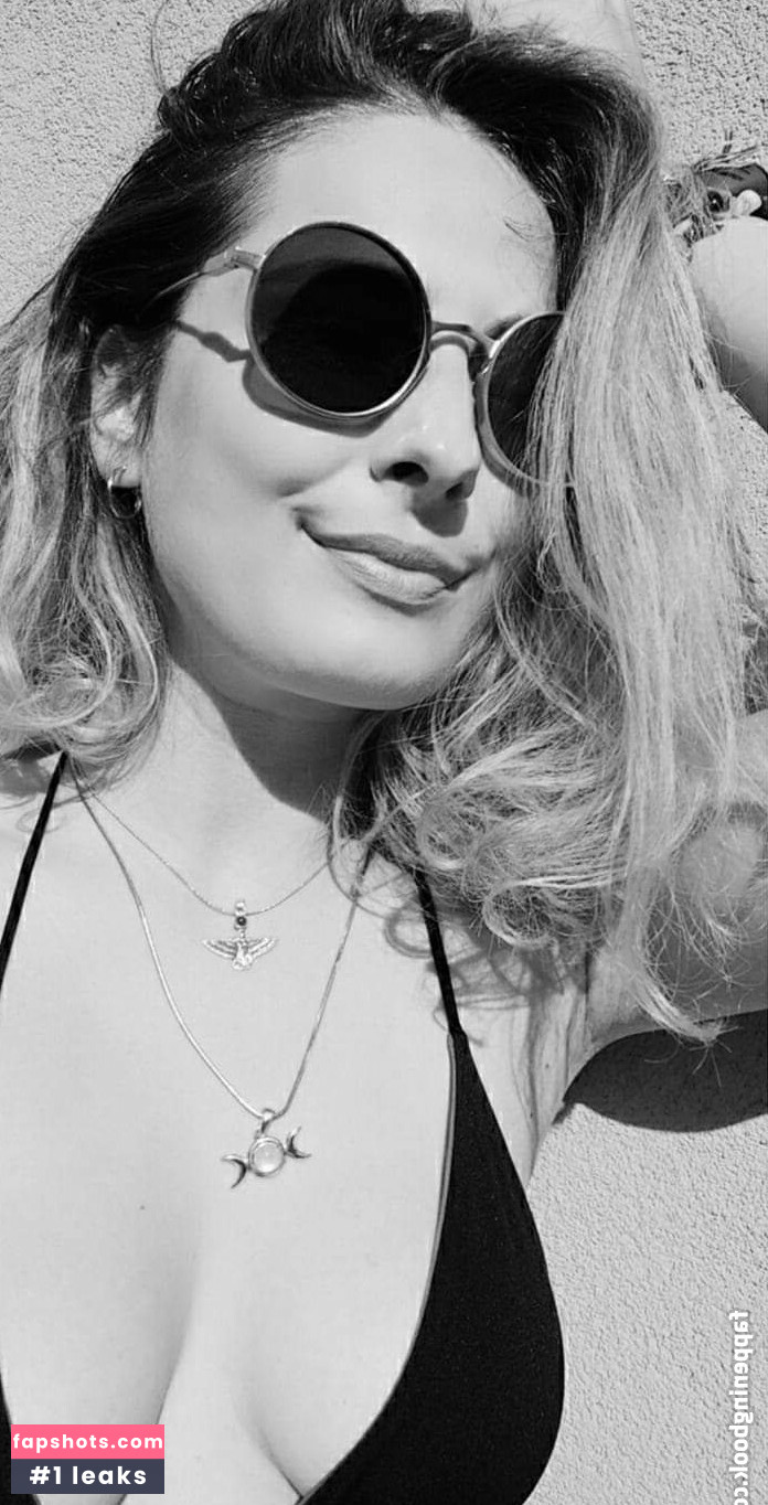 Michelle Bon gallery photo #32