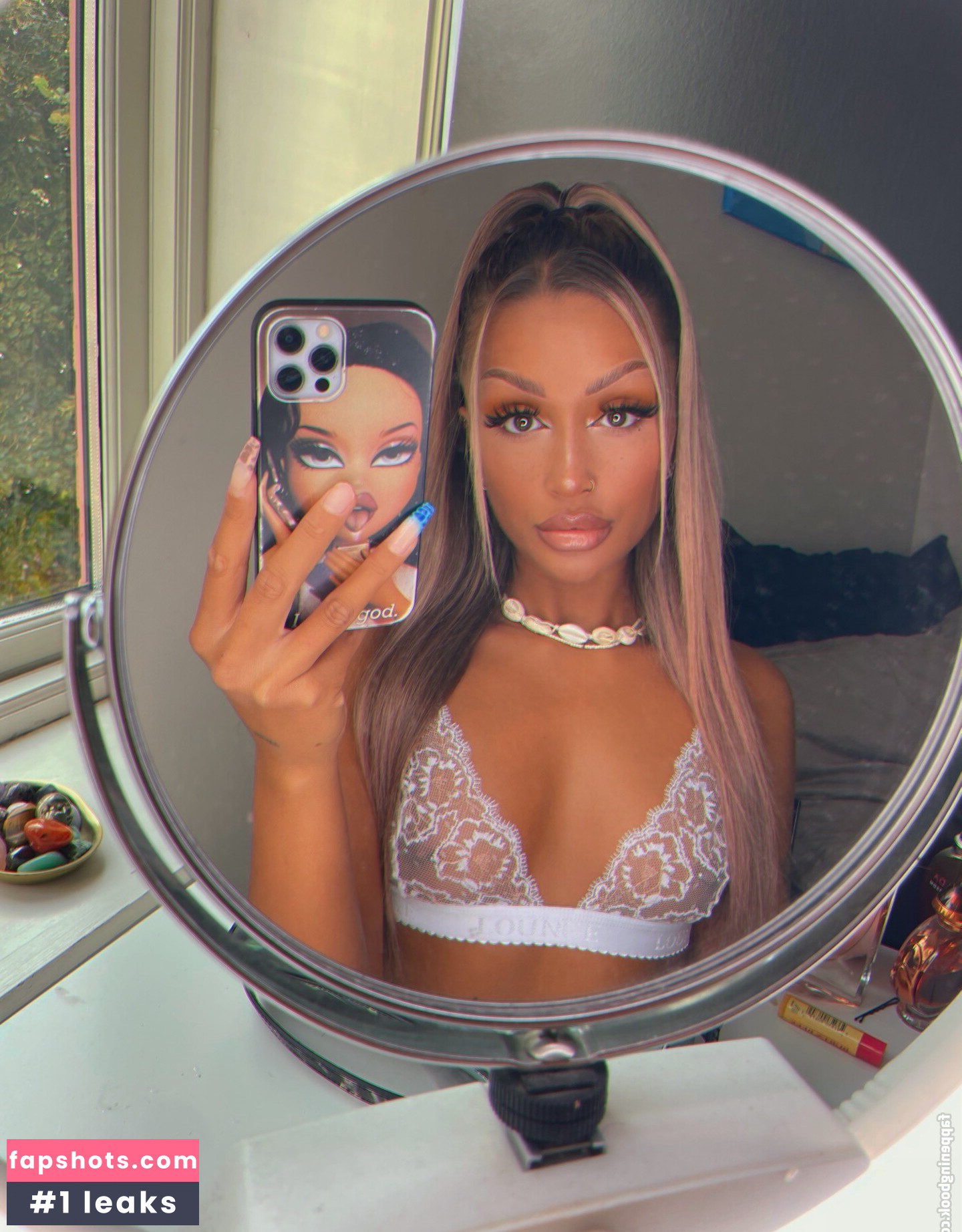 Michelle Cathrin gallery photo #2